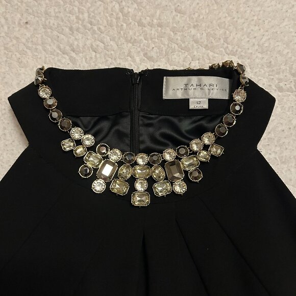 TAHARI RHINESTONE HIGH NECK LONG BLACK GOWN SZ 12 - Picture 3 of 6